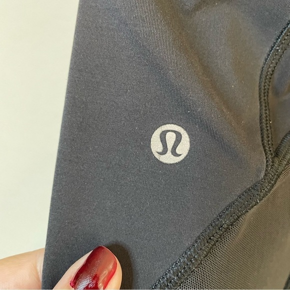 Lululemon Black Wunder Under Cropped 21” Mesh Bottom Leggings Size 6 - Picture 4 of 8